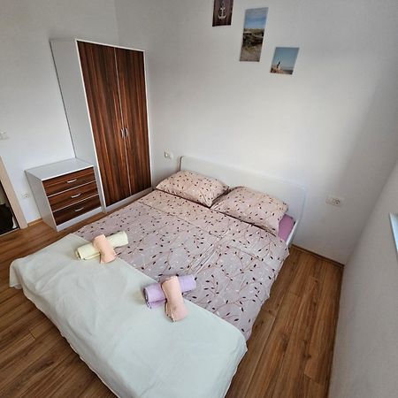 Apartments Lara Drvenik  Ngoại thất bức ảnh