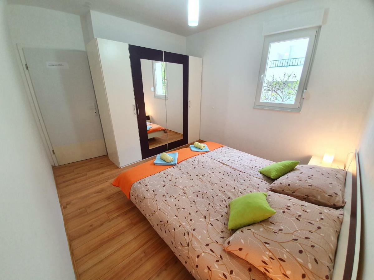 Apartments Lara Drvenik  Ngoại thất bức ảnh