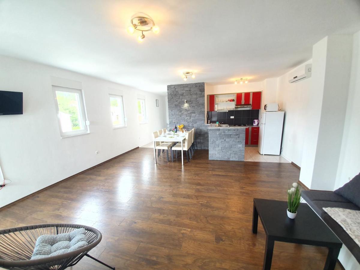 Apartments Lara Drvenik  Ngoại thất bức ảnh